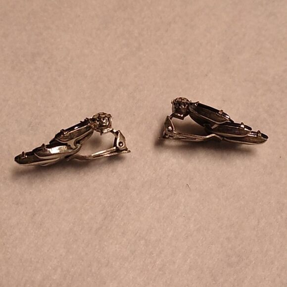 Vintage Elegant Juliana Style Black and Silver Clip Earrings Cottagecore Grandma - Picture 2 of 5